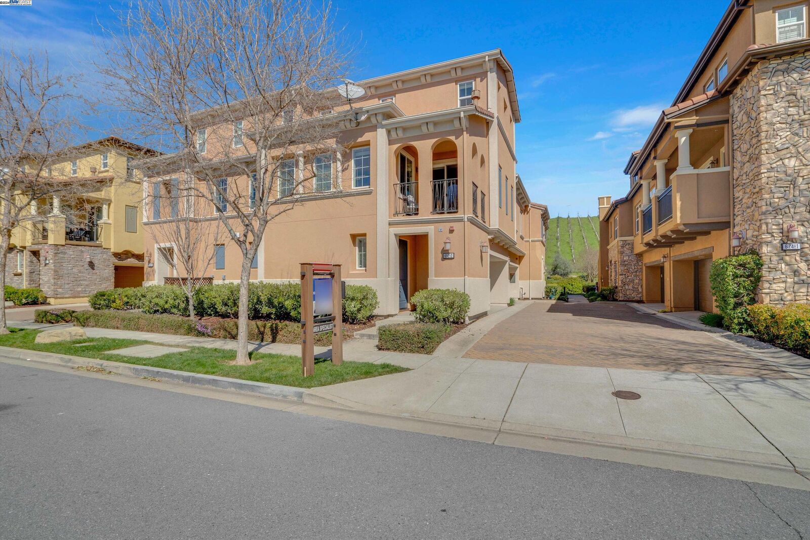 Property Photo: 652 Selby Ln 2 CA 94551