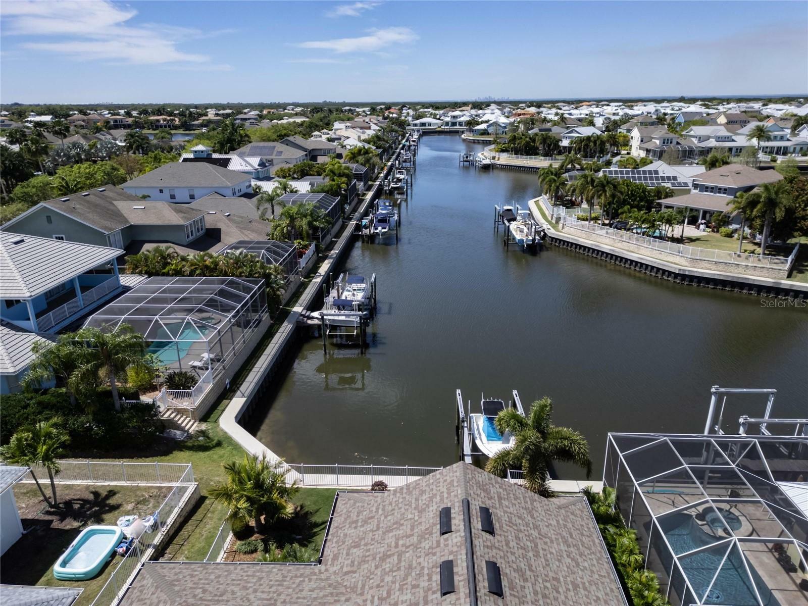 Property Photo:  406 Islebay Drive  FL 33572 