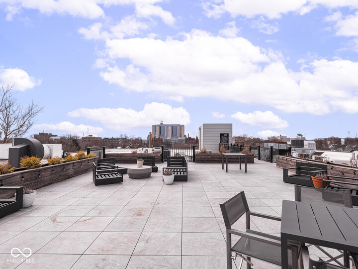 Property Photo: 319 E 16th Street 202 IN 46202