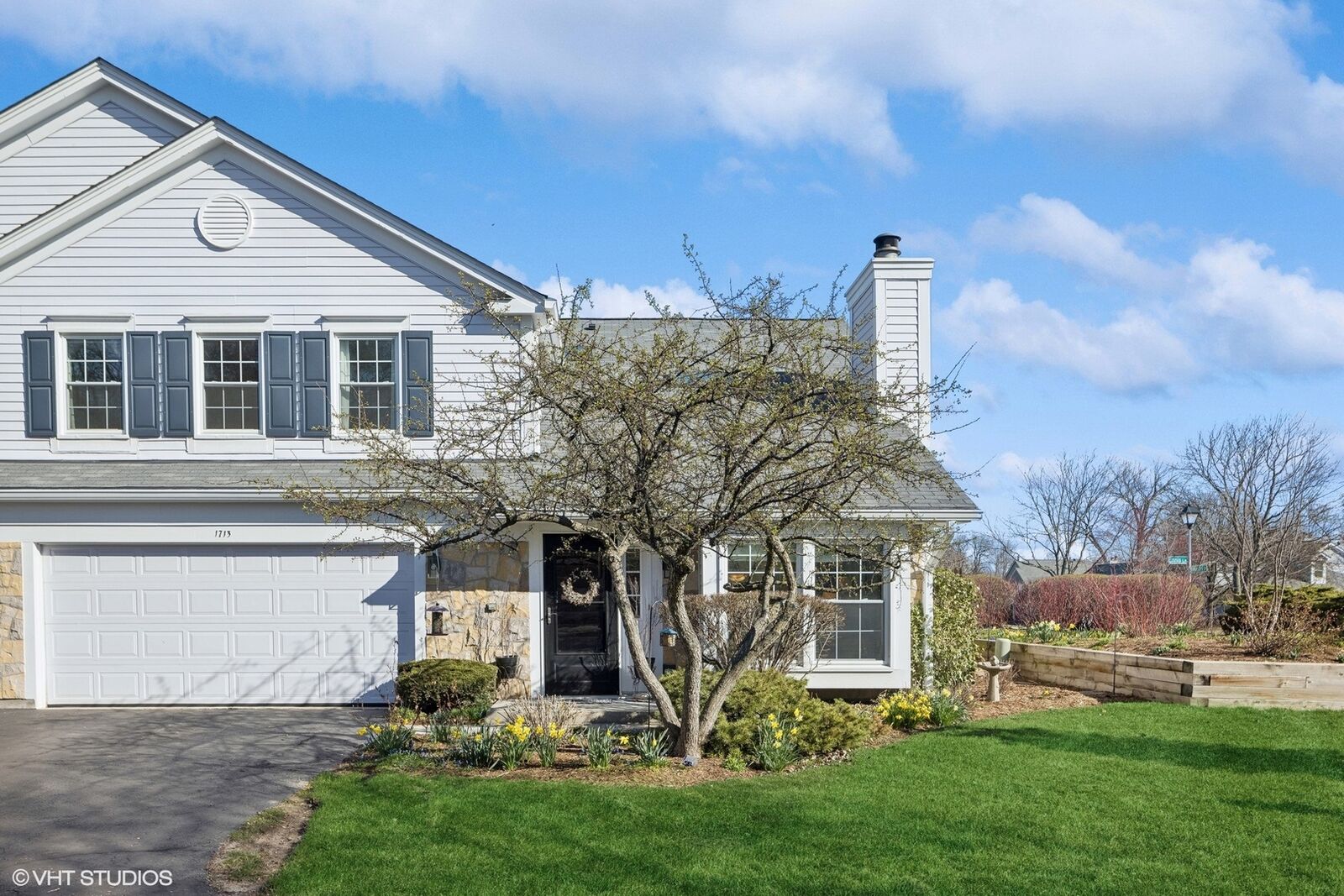 Property Photo:  1713 Ardmore Lane  IL 60189 