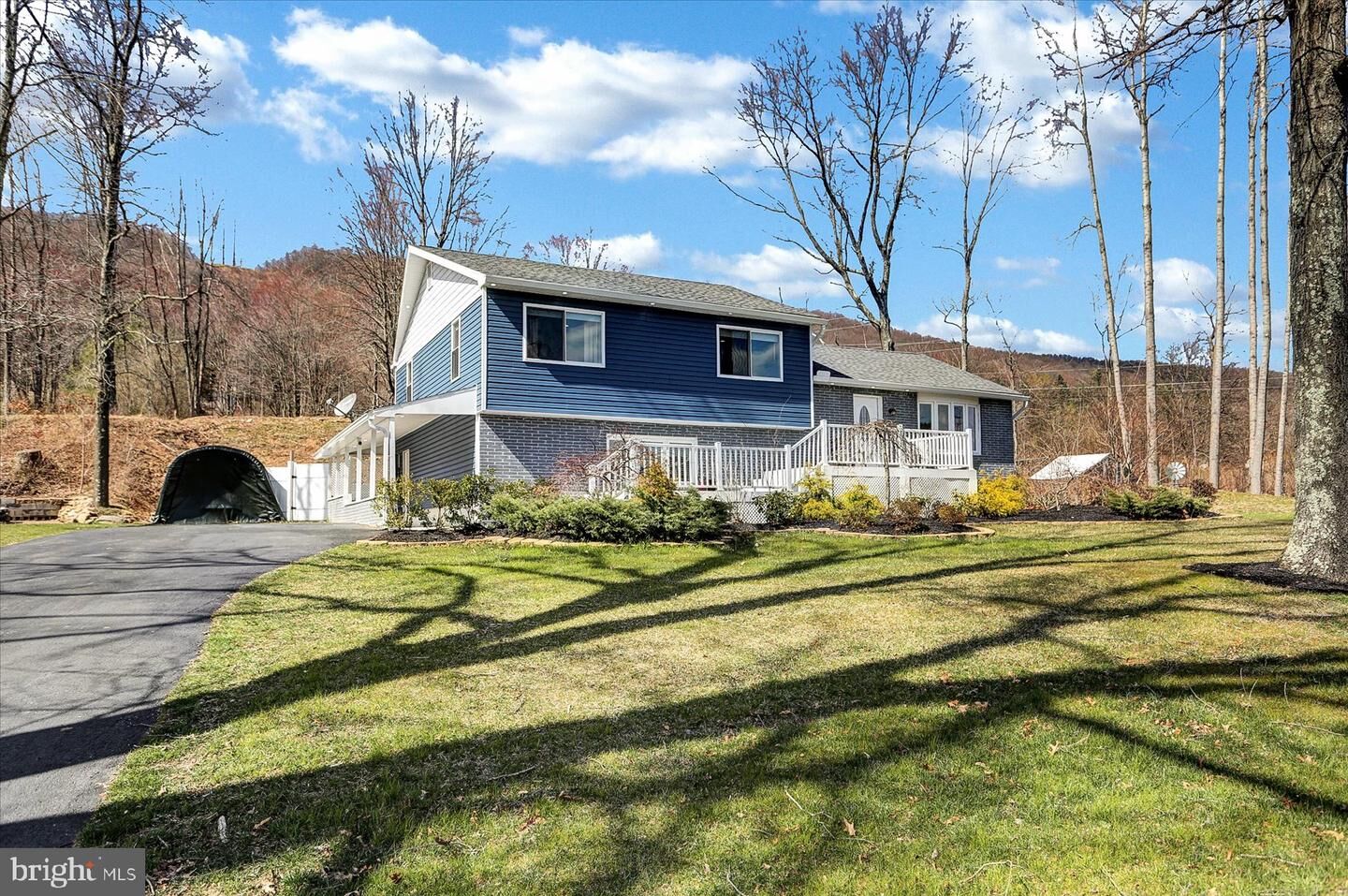 Property Photo:  102 E White Bear Drive  PA 18250 