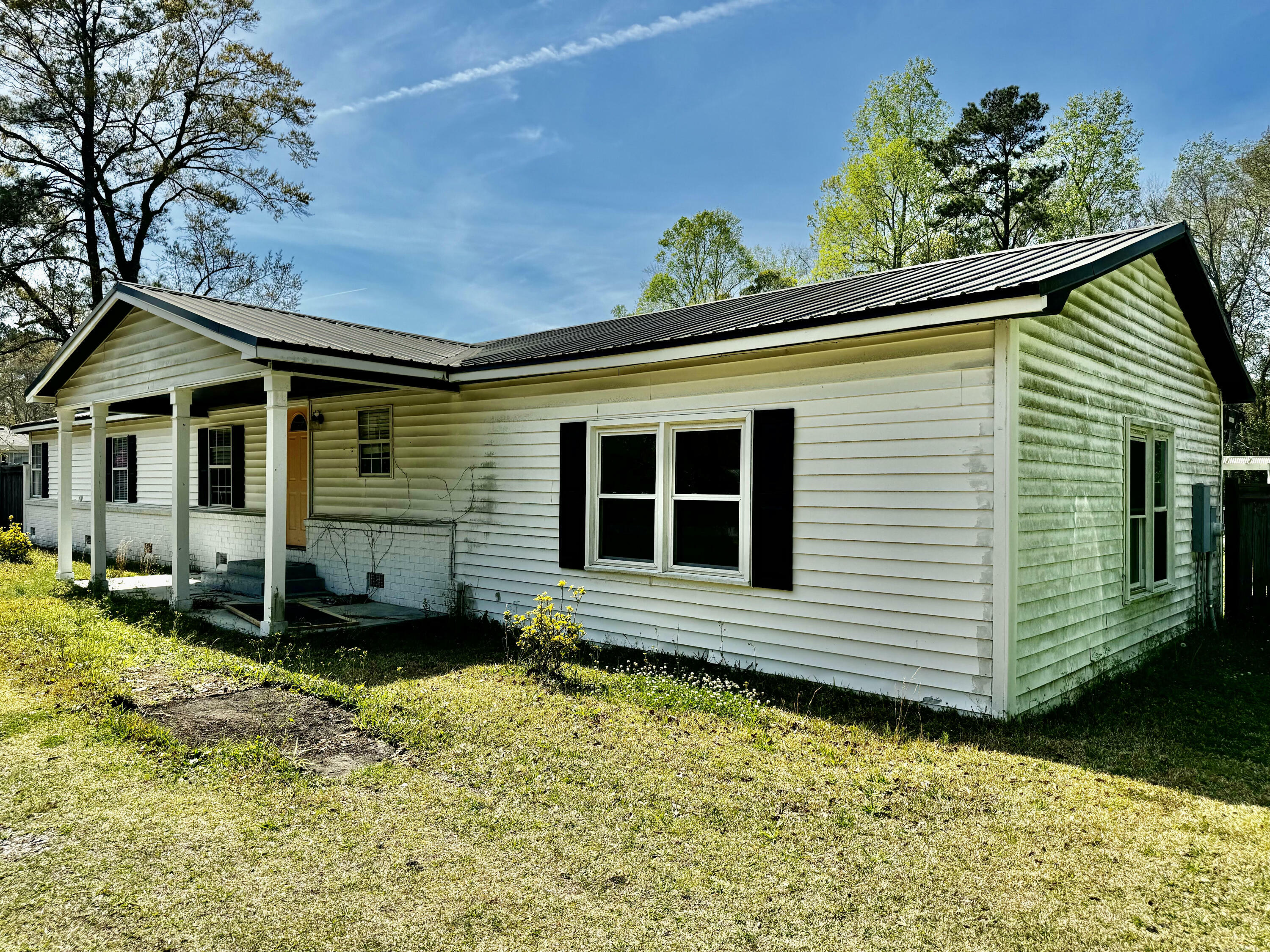 Property Photo:  250 Hillcrest Drive  SC 29461 