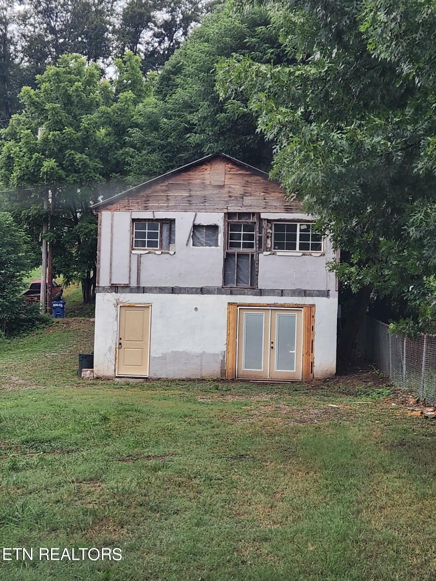 Property Photo:  521 Clifty St  TN 37748 