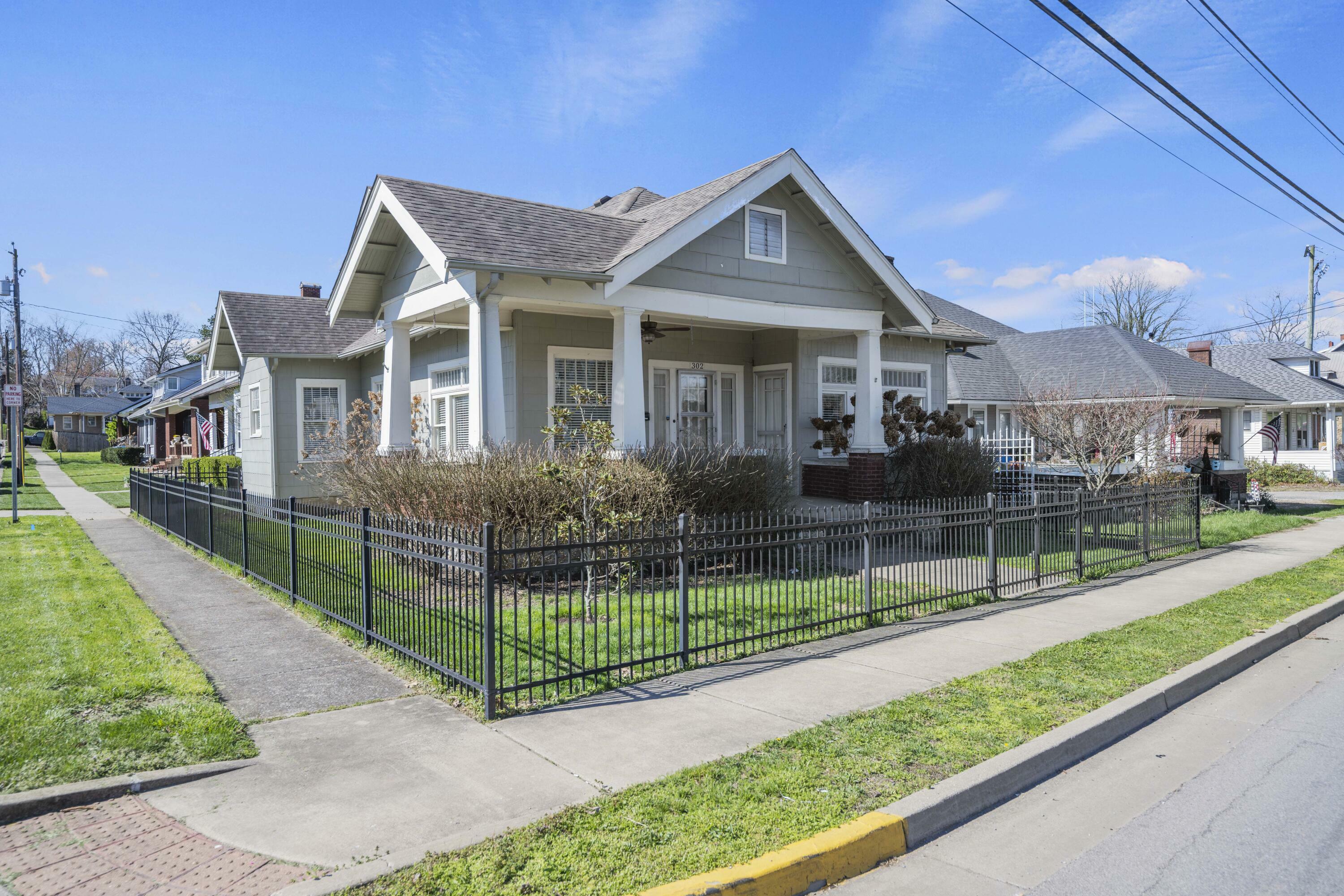 Property Photo:  302 West Lexington Avenue  KY 40391 