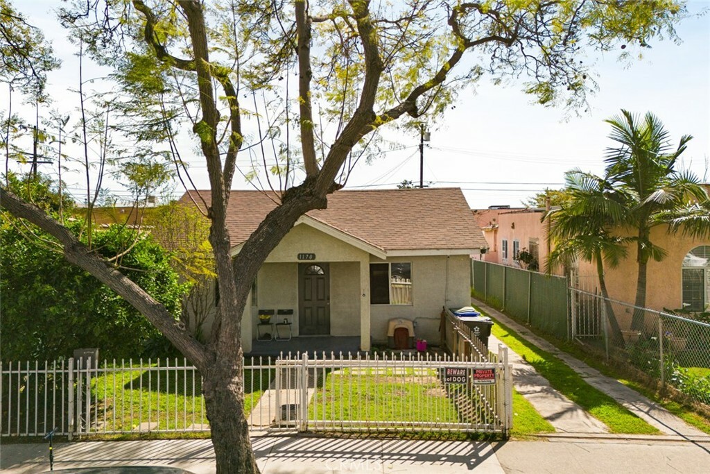 Property Photo:  1170 E 71st Street  CA 90001 