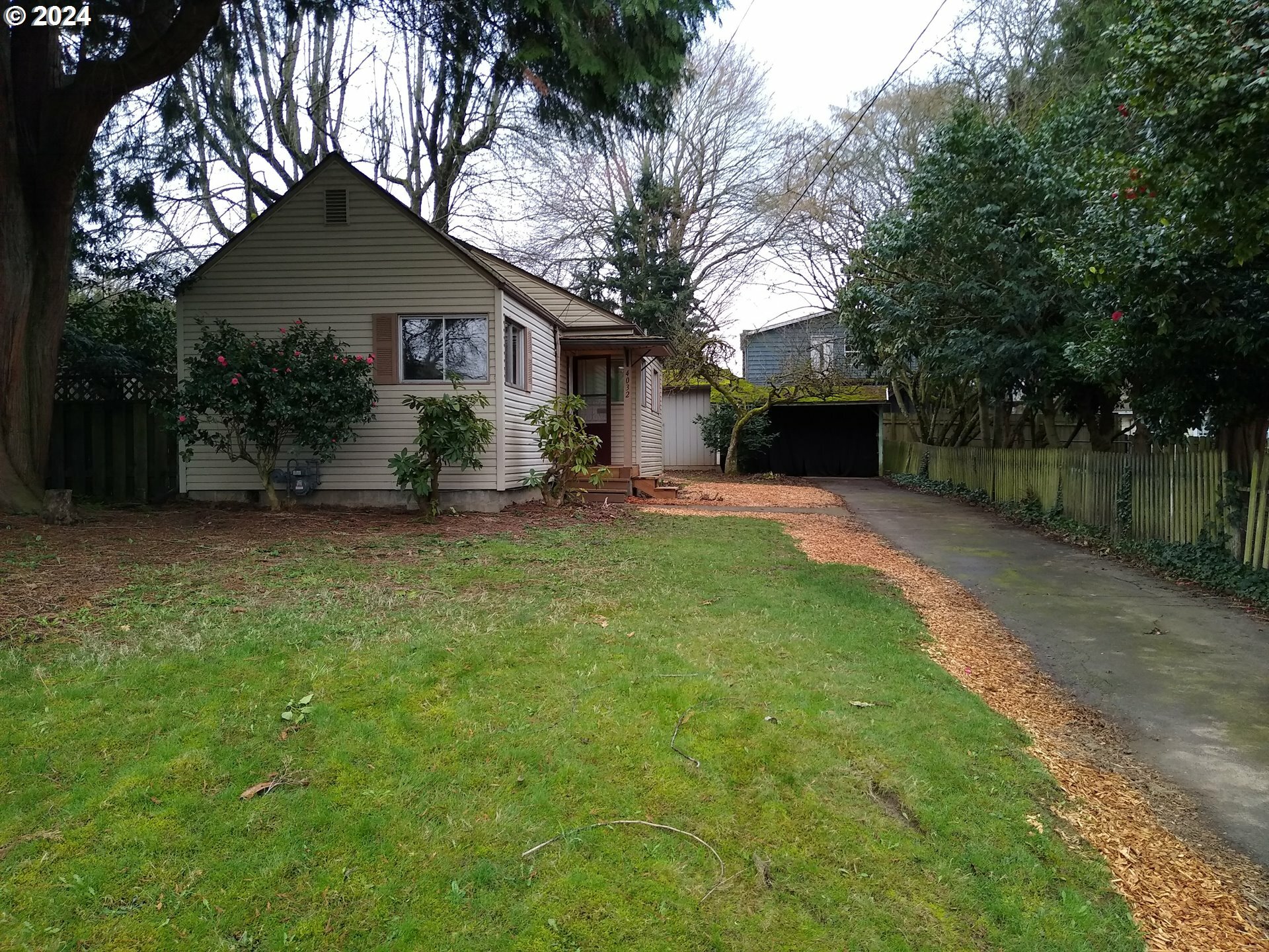 Property Photo:  4032 SE Tibbetts St  OR 97202 