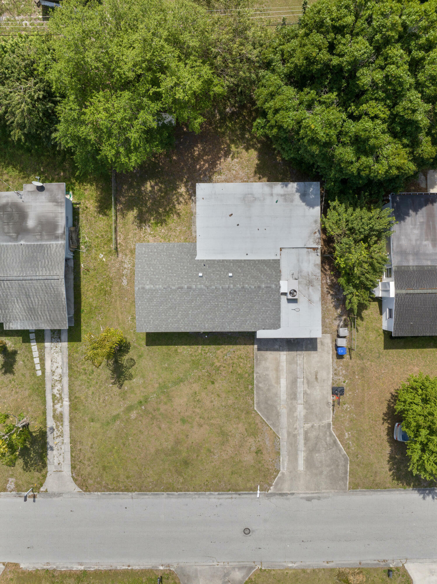 Property Photo:  2543 2nd Street SW  FL 32962 