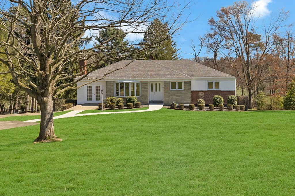 Property Photo:  9540 Park Edge Drive  PA 15101 