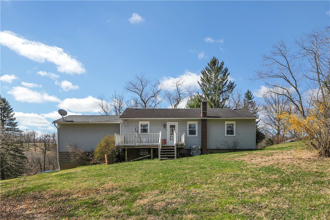 Property Photo:  523 Allendale Rd  PA 15066 