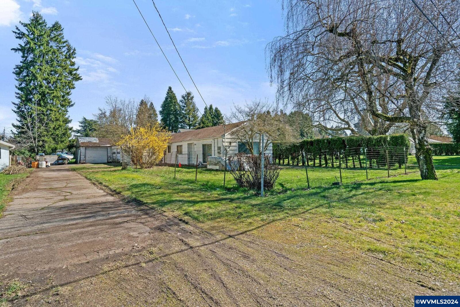 Property Photo:  1918  Evergreen Av NE  OR 97301 