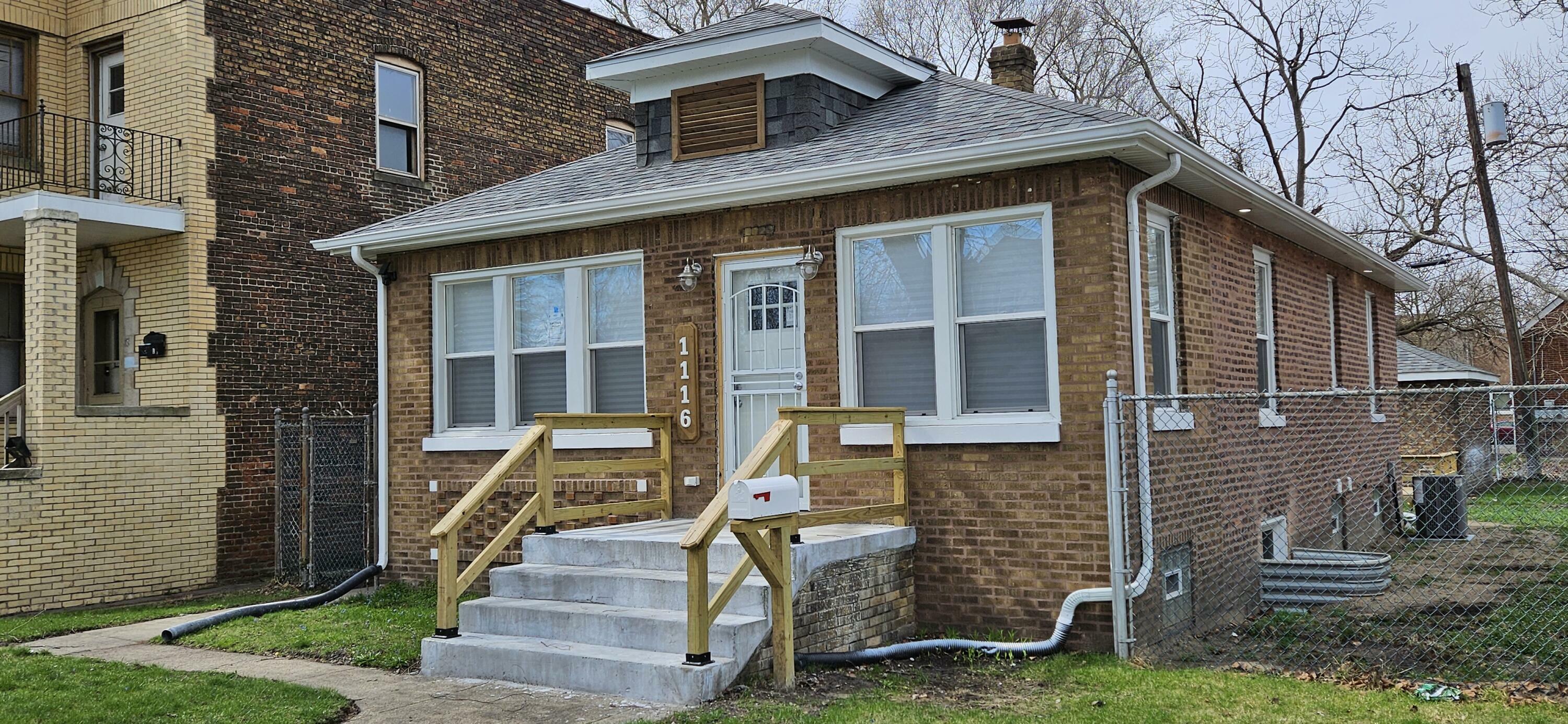 Property Photo:  1116 E Delaware Street  IN 46407 