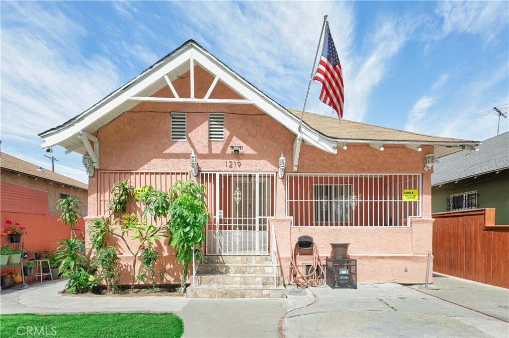 Property Photo: 1219 E 56th Street CA 90011