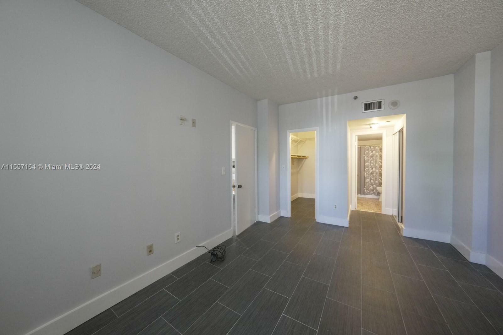 Property Photo:  1470 NE 123rd St 104A  FL 33161 