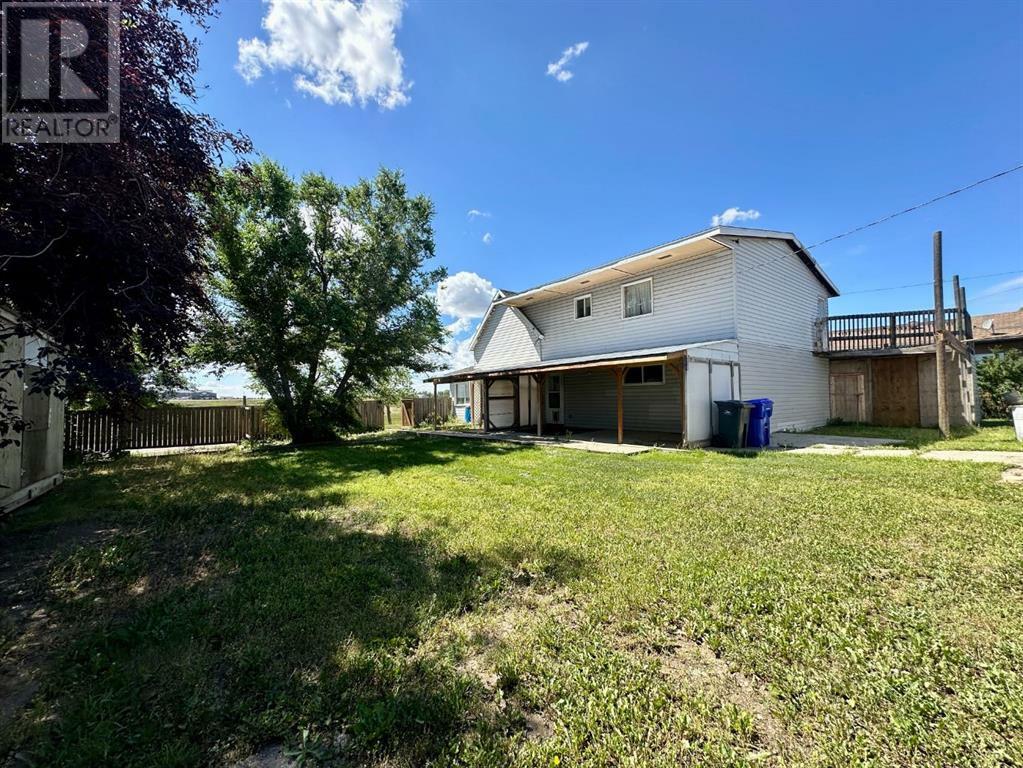 Property Photo:  4917 Railway Avenue  AB T0C 1C0 