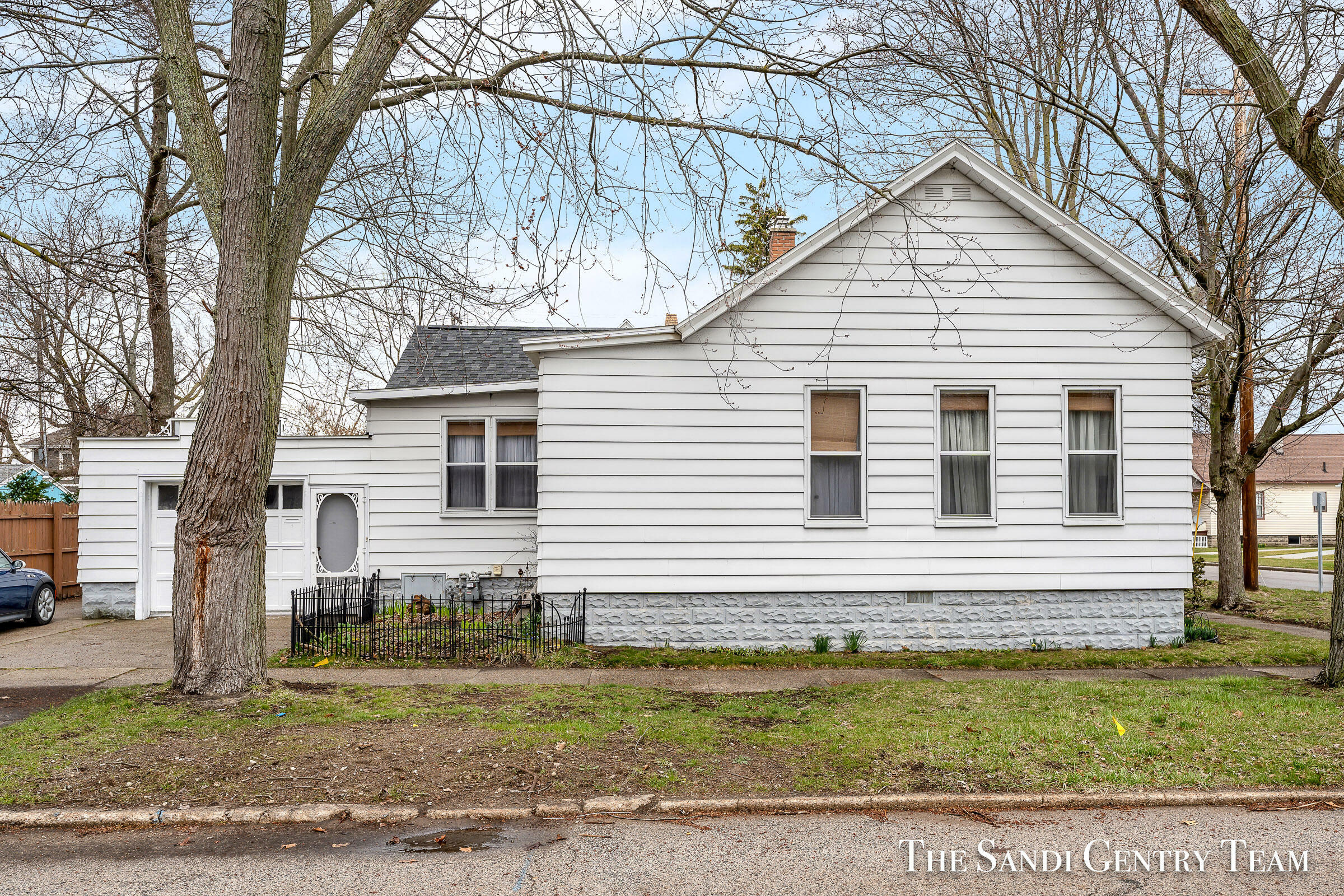 Property Photo:  119 S 3rd Street  MI 49417 