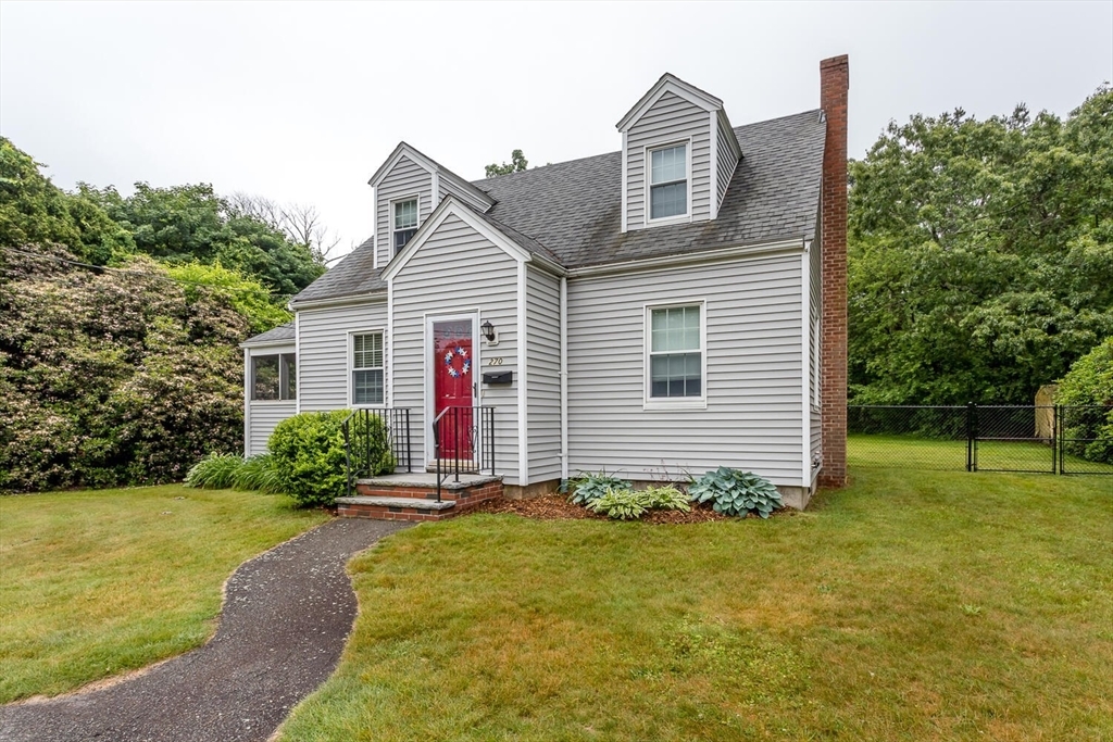 270 Pond St  Avon MA 02322 photo