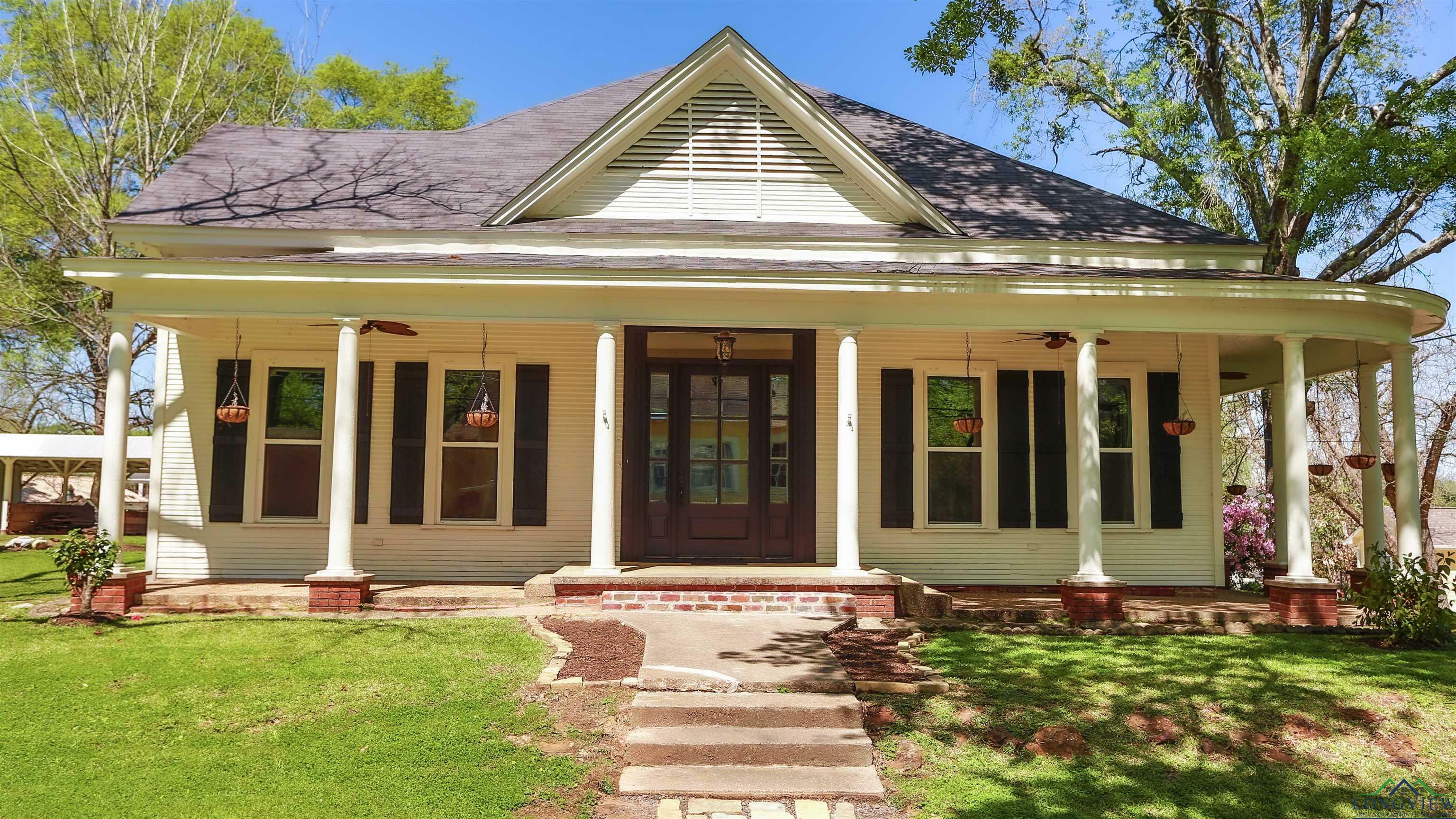 Property Photo:  409 E Baker St  TX 75657 