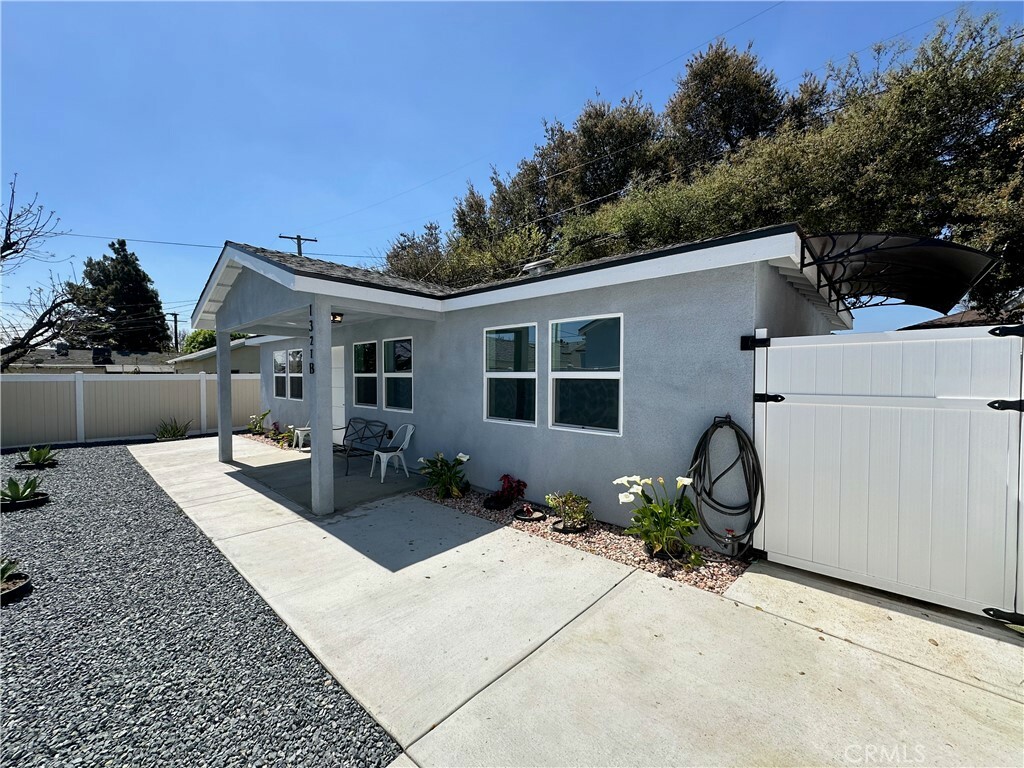 Property Photo:  1321 N Sultana Avenue B  CA 91764 