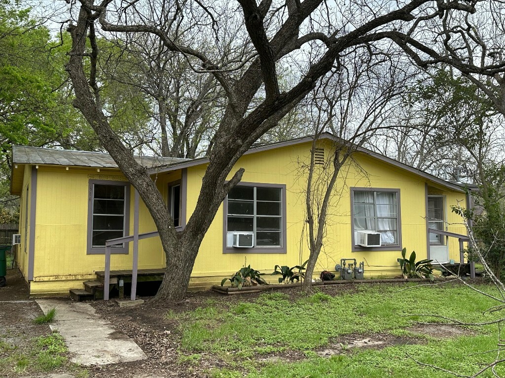 Property Photo:  316 Plum Street  TX 78644 