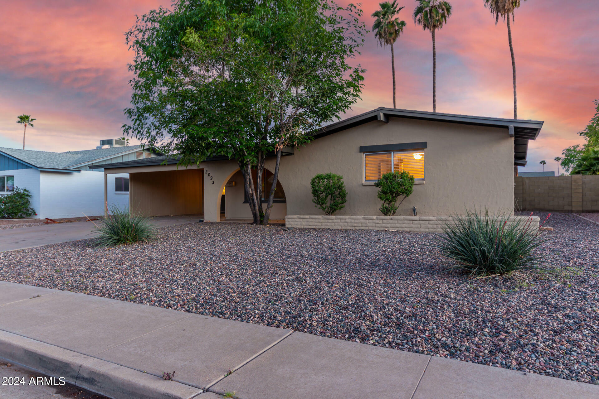 Property Photo:  2093 E Carson Drive  AZ 85282 