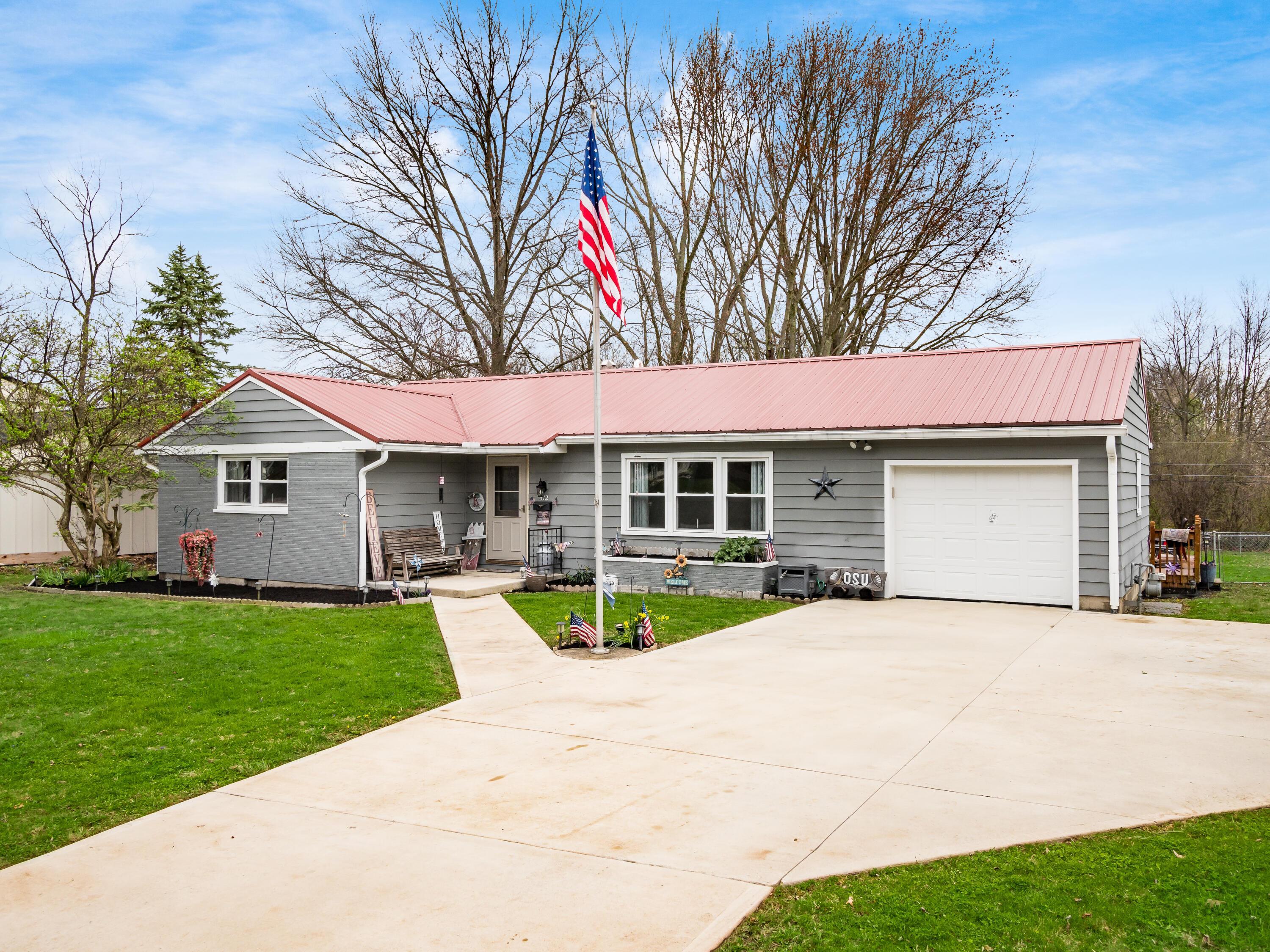 Property Photo: 512 Parkway Drive OH 43040