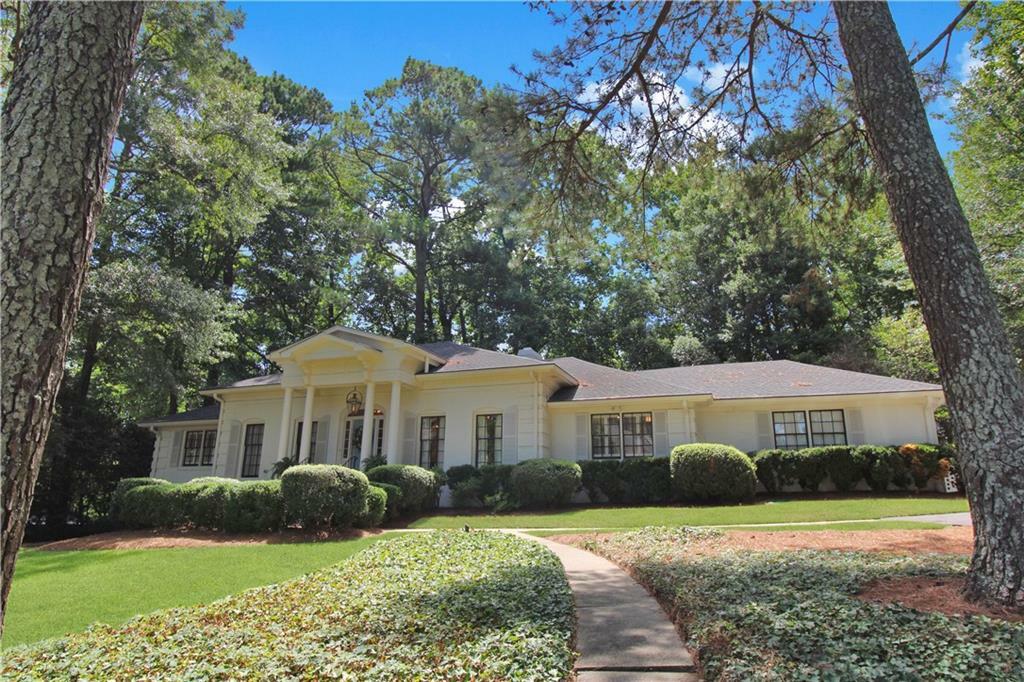 Property Photo:  924 Peachtree Battle Avenue NW  GA 30327 