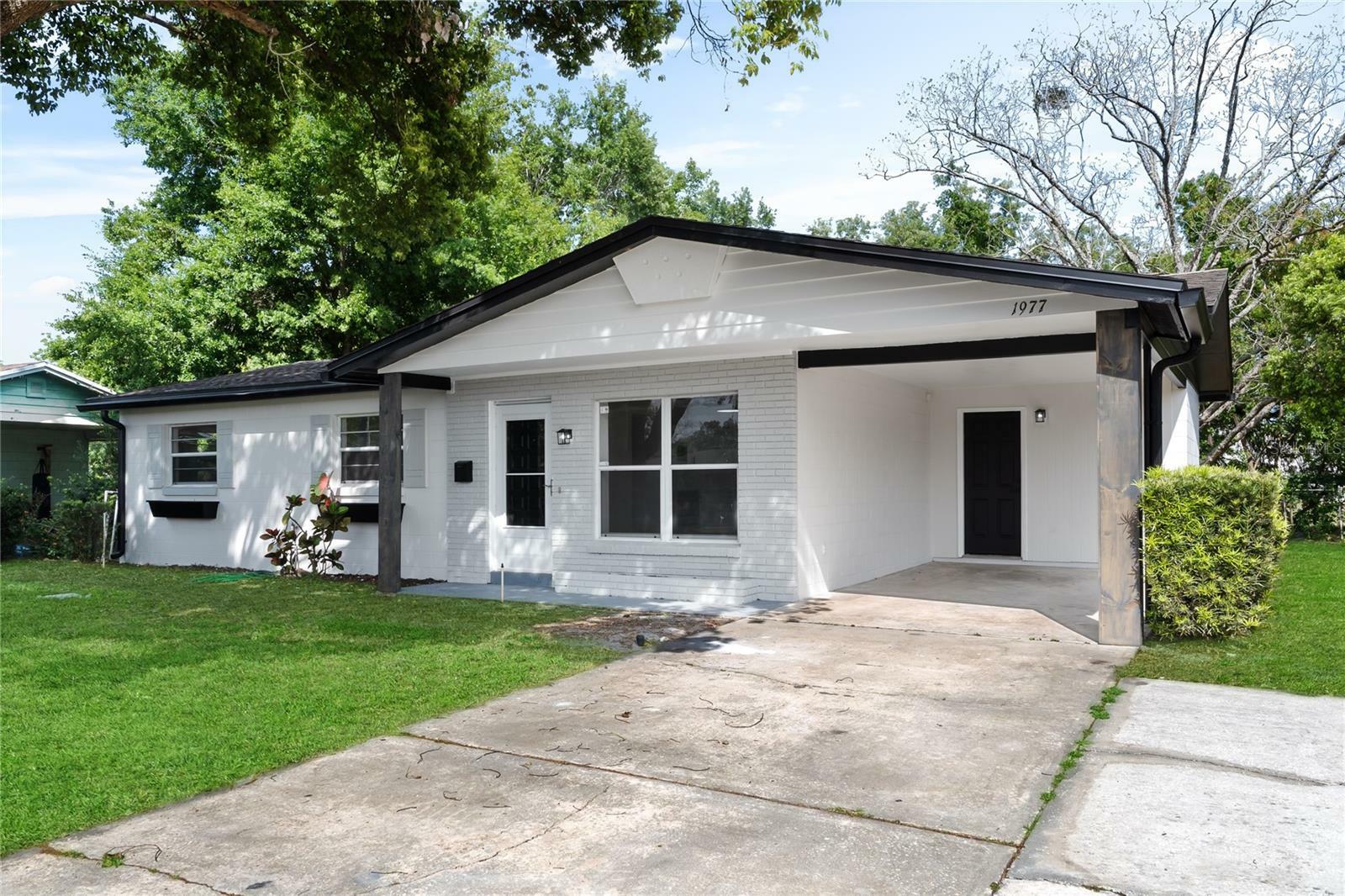 Property Photo: 1977 Williams Manor Avenue FL 32811