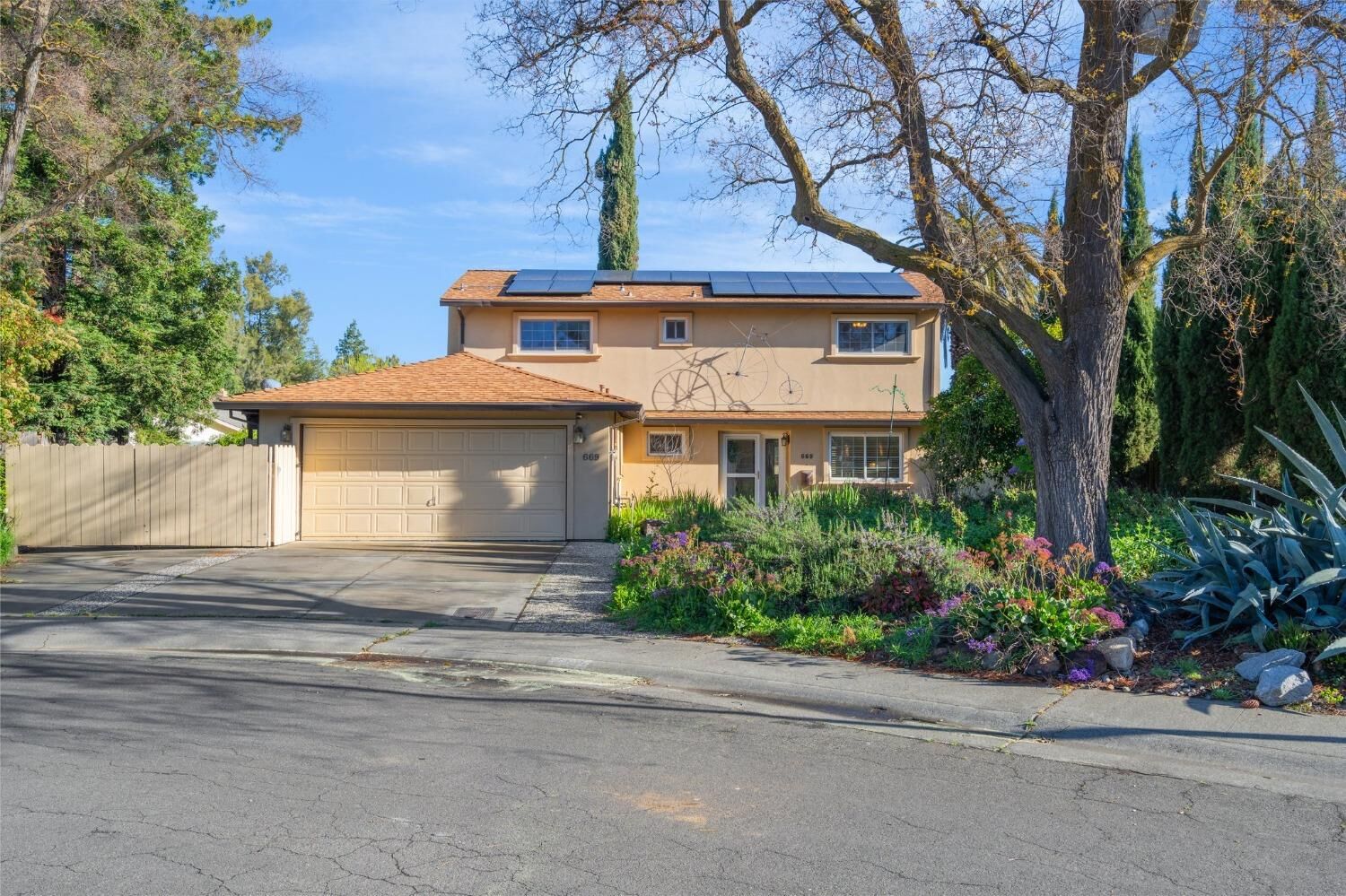 Property Photo: 669 Diego Place CA 95616