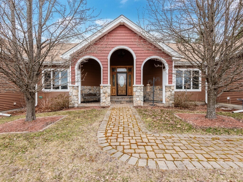 Property Photo:  4 Thurston Hill Rd  MA 01543 