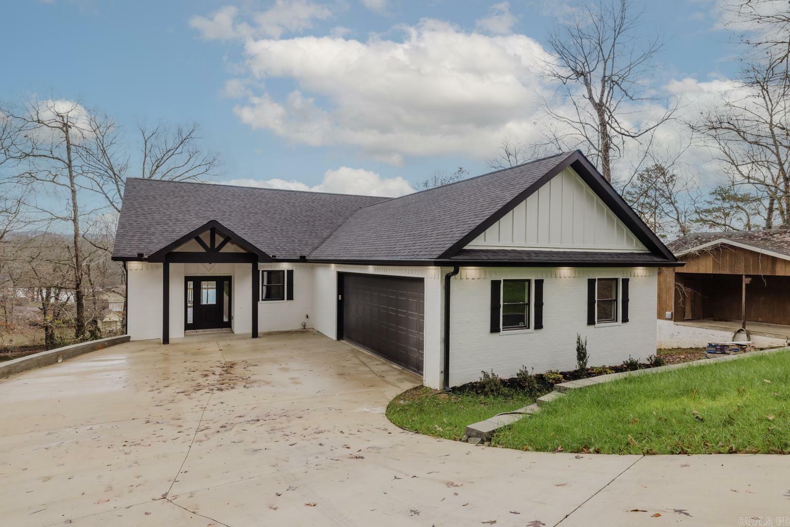 Property Photo: 249 Springbrook Drive AR 71913