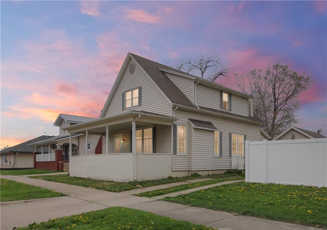Property Photo:  1704 Marshall Avenue  IL 61938 
