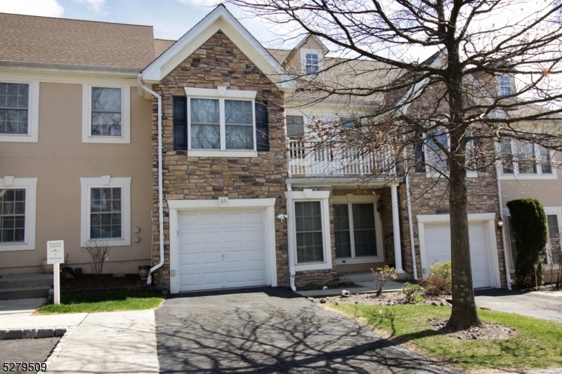 Property Photo:  15 Birchwood Ln 15  NJ 07508 