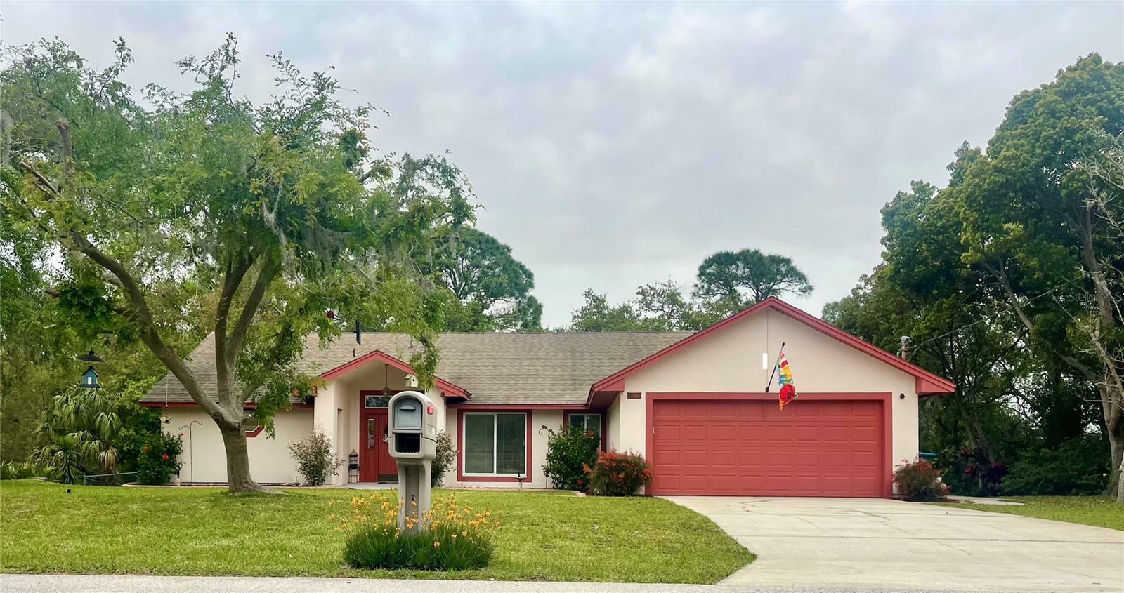 Property Photo:  2766 Augustine Court  FL 32738 