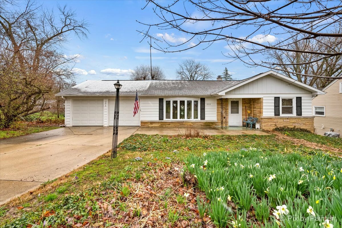 Property Photo: 3212 Midway Drive IL 60042