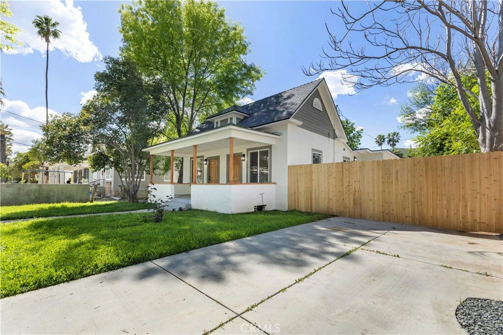 Property Photo:  3929 Locust Street 2  CA 92501 