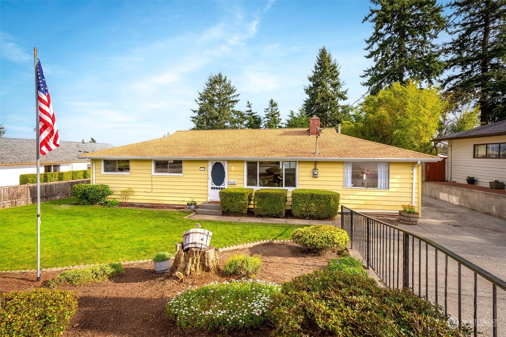 Property Photo:  1314 E Casino Road  WA 98203 