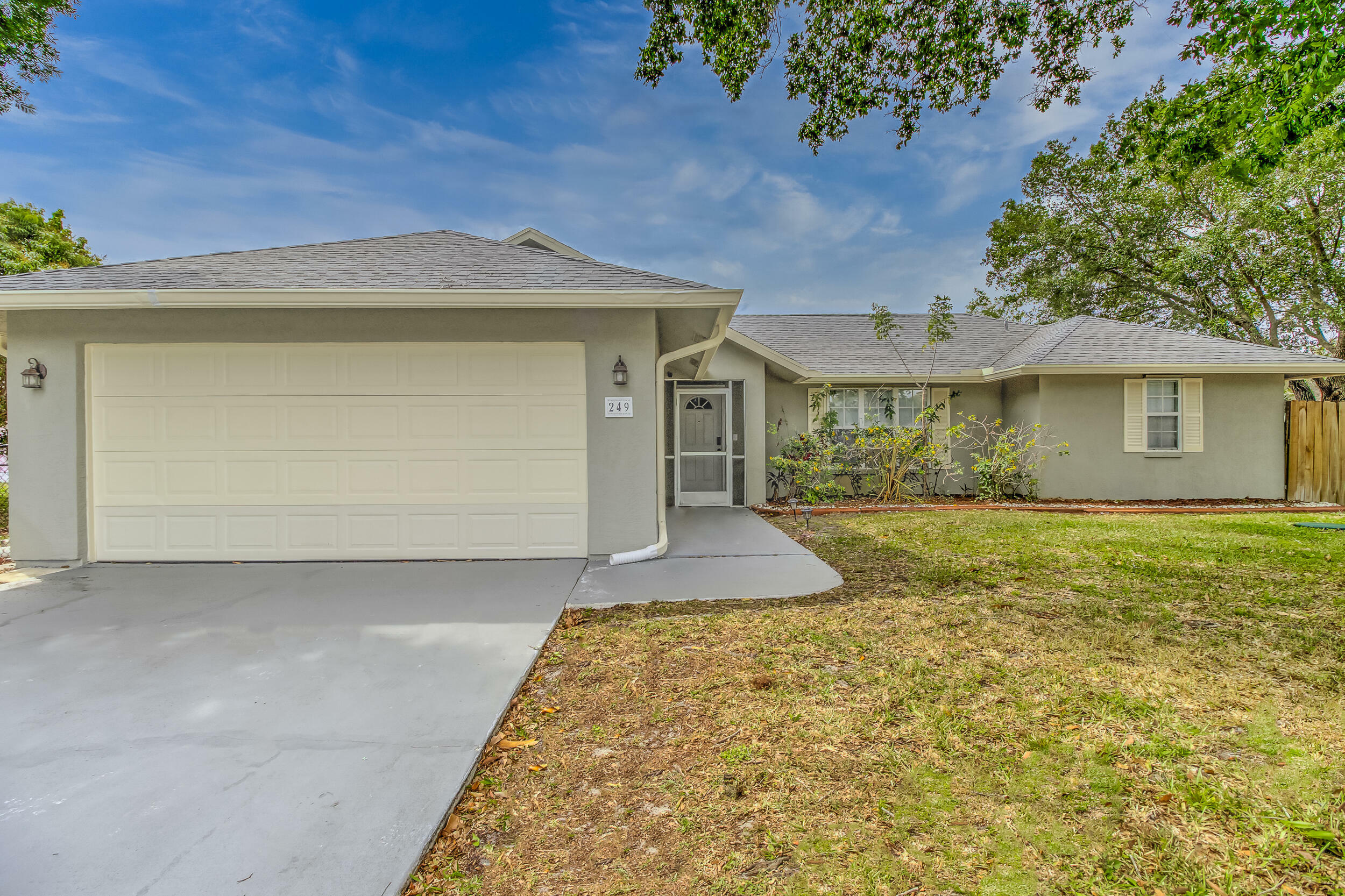 Property Photo:  249 SE Crosspoint Drive  FL 34983 