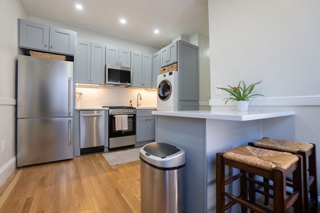 Property Photo: 76 Phillips St 8 MA 02114