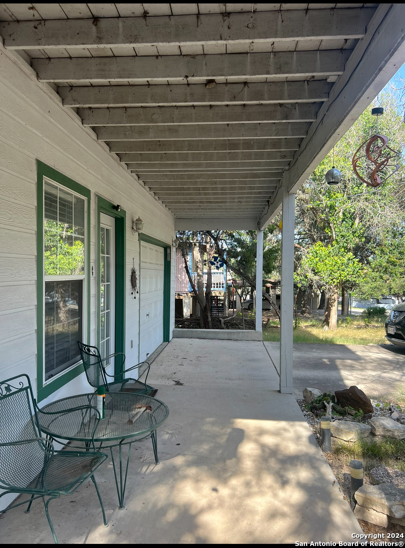 Property Photo:  242 Park Dr  TX 78063 