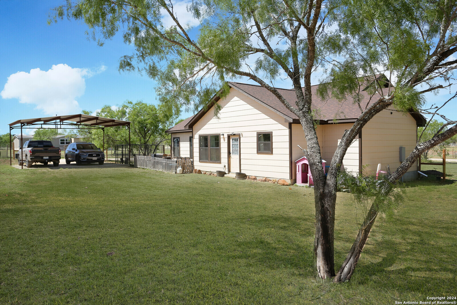 Property Photo:  141 County Road 2667  TX 78016 
