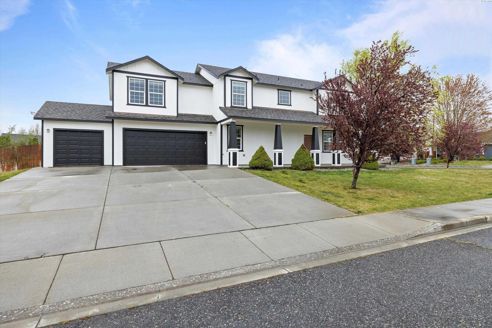 Property Photo:  3001 Hermandt Court  WA 99353 