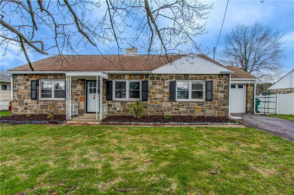 808 Hickory Lane  Palmer Twp PA 18045 photo
