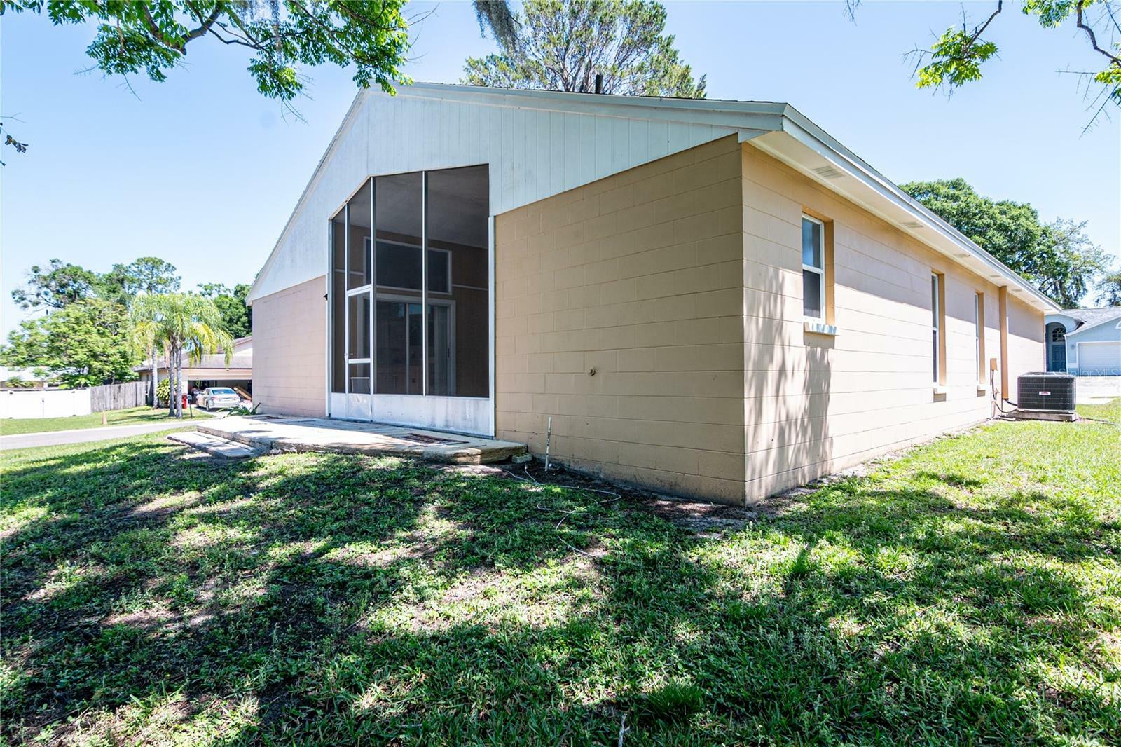 Property Photo:  311 Sugar Creek Drive  FL 33563 