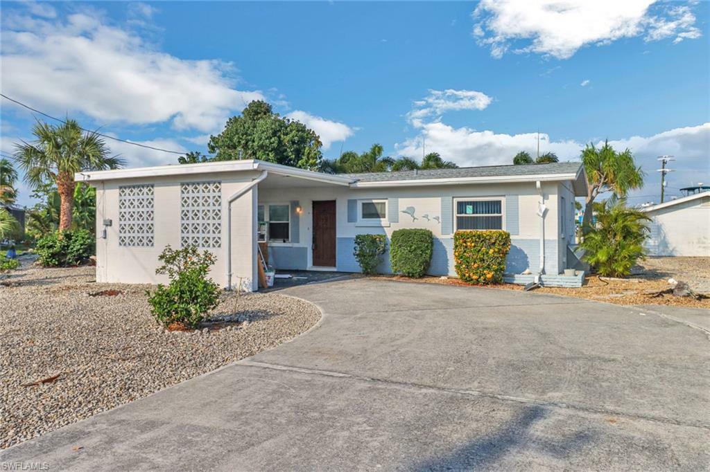 Property Photo:  3435 Sea Holly Ln  FL 33956 