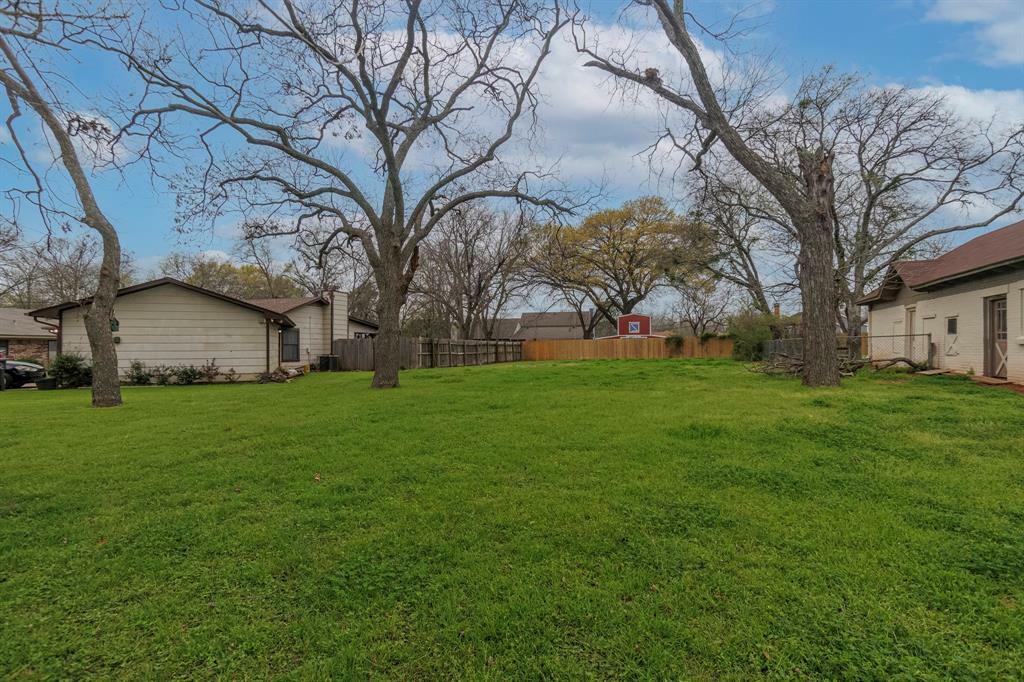 Property Photo: 1111 N Douglas - Lot 2 Avenue TX 76033