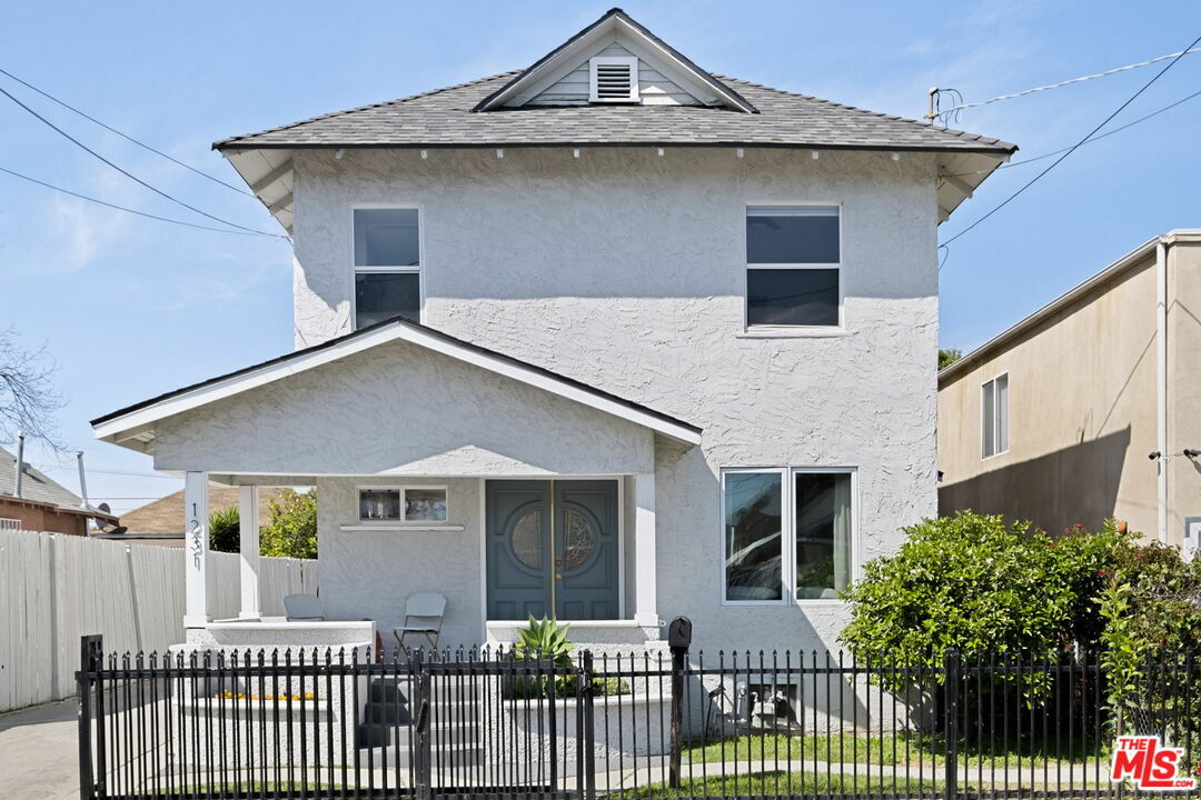 Property Photo: 1231 E 47th Pl CA 90011