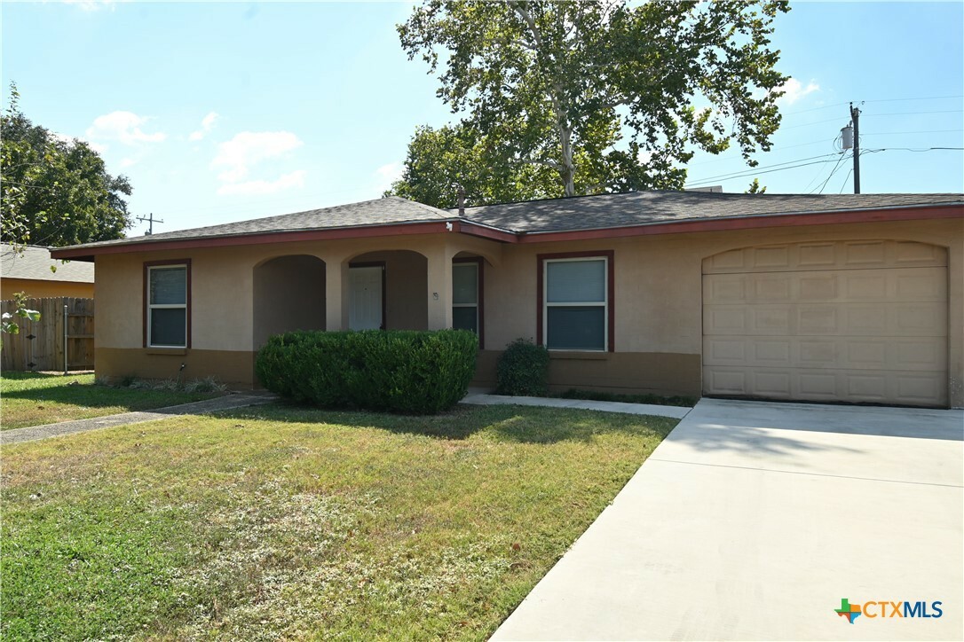 Property Photo: 1403 Canary Lane TX 78155
