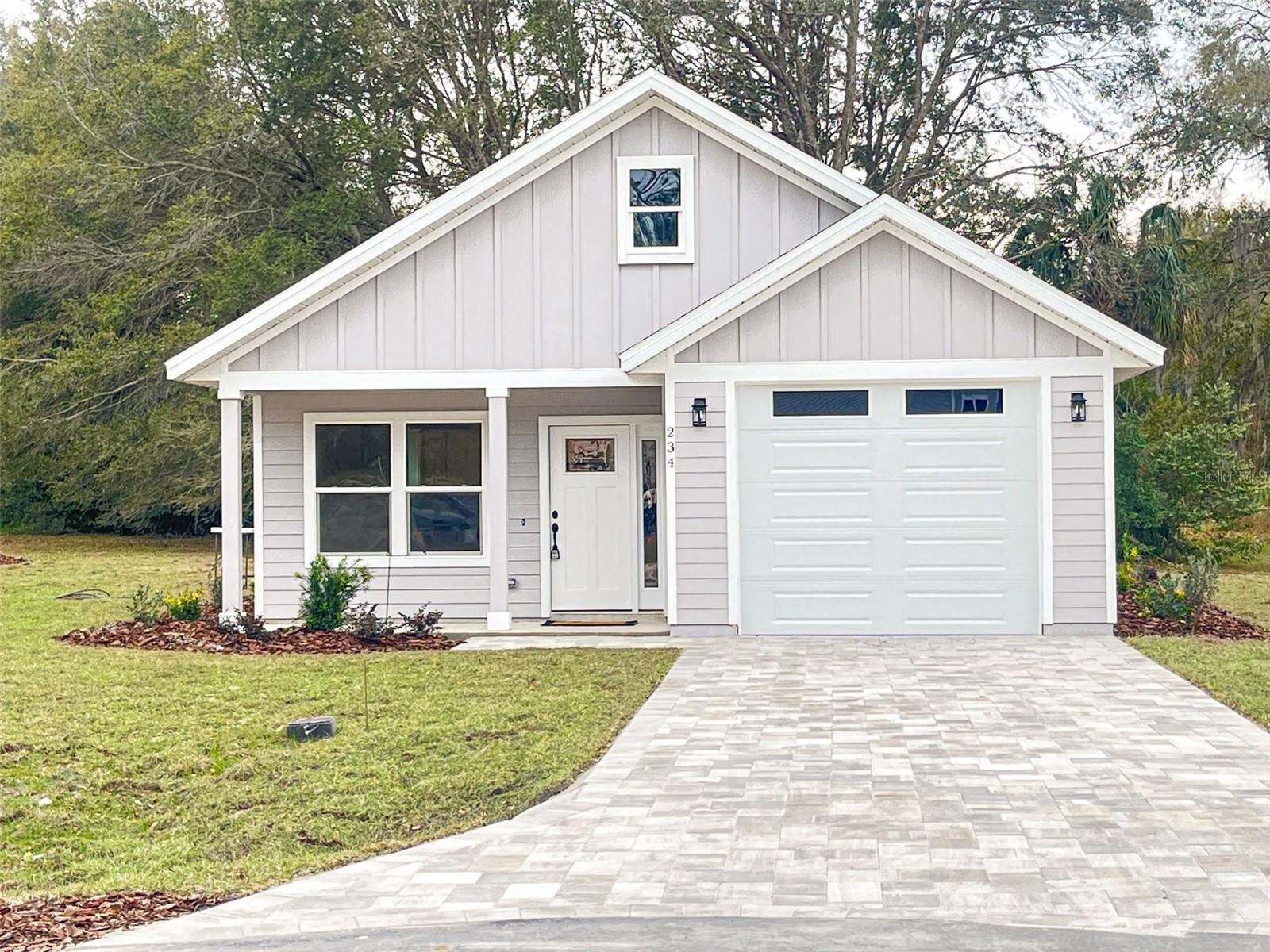 Property Photo: 221 SW 246 Way FL 32669