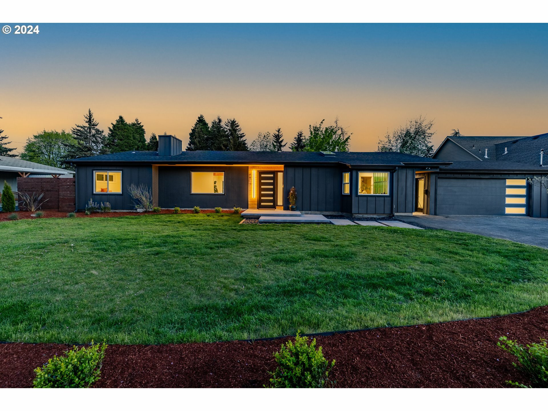 Property Photo: 2375 Sandy Dr OR 97401