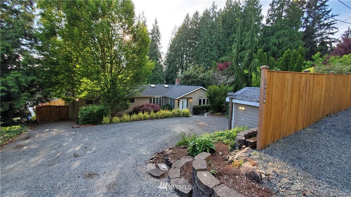 Property Photo:  24224 7th Avenue W  WA 98021 